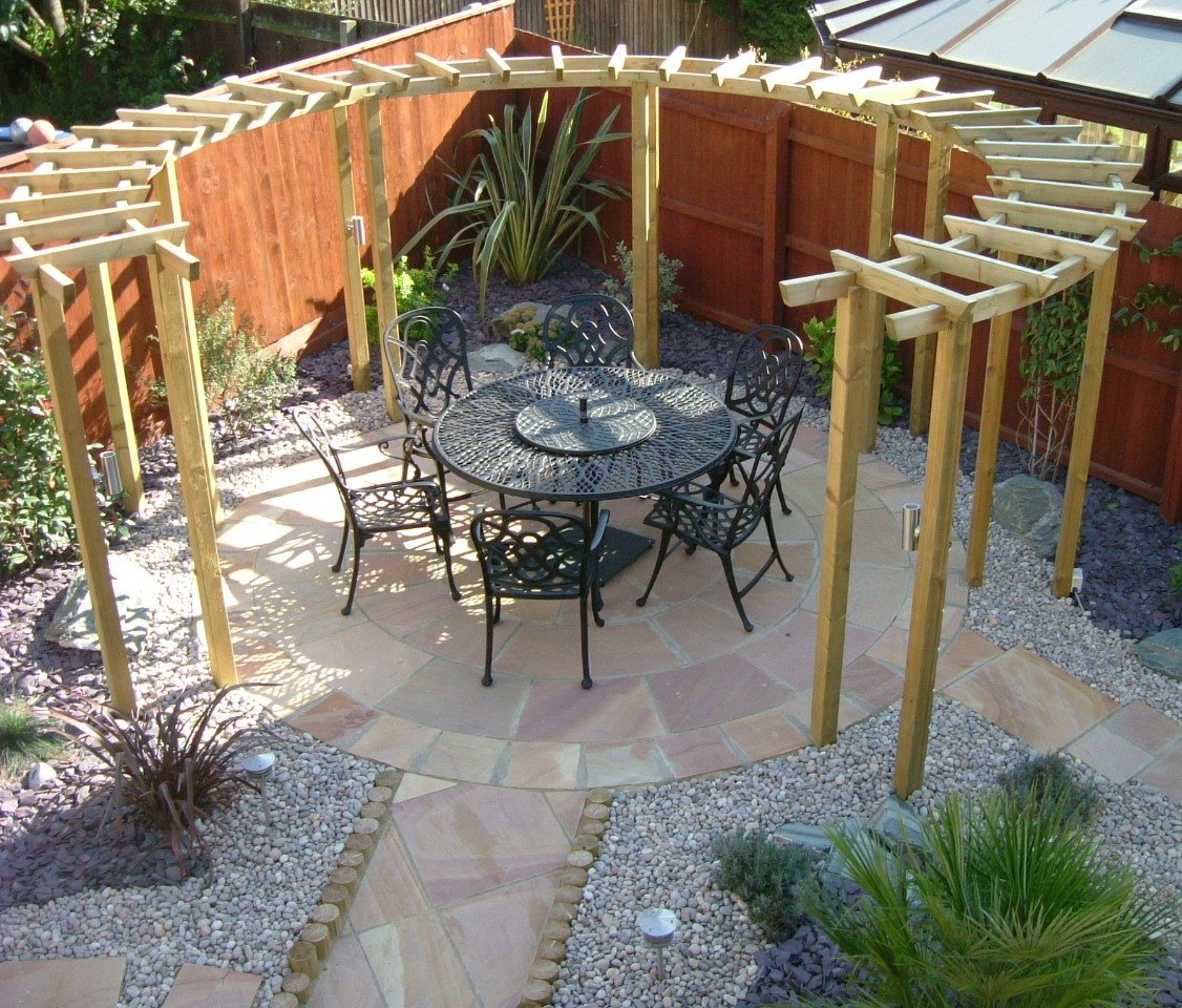 Curved timber pergola over a circular sandstone patio