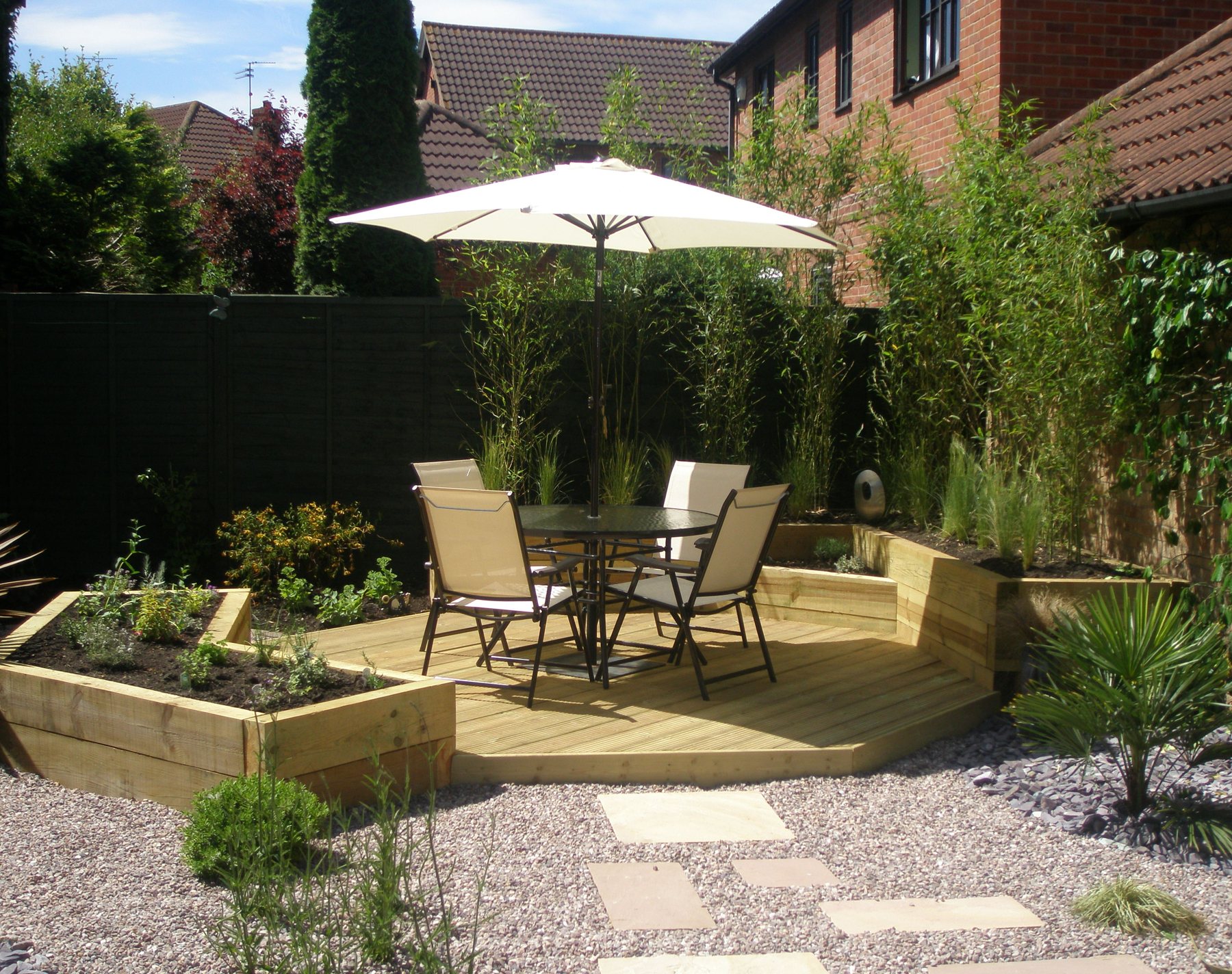 Decked dining area with sleeper raised beds